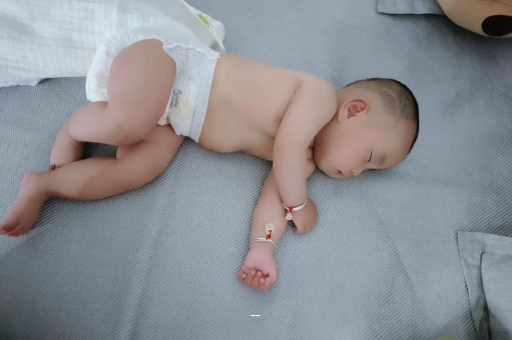 灯塔宝宝突然很多眼屎